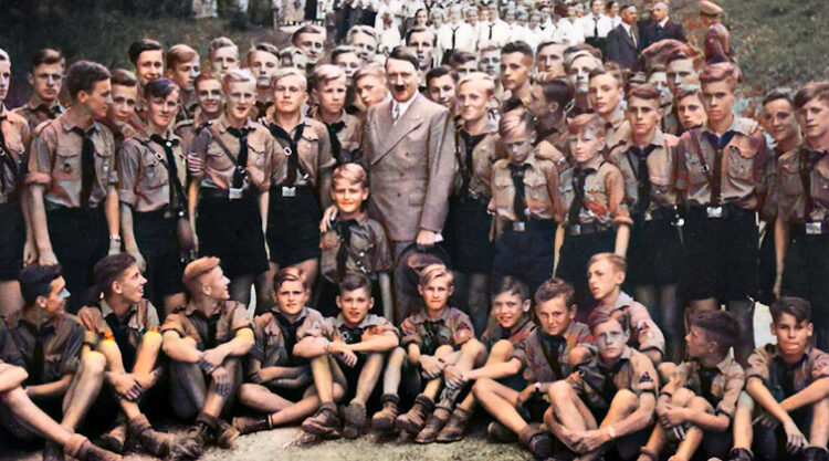 HITLERJUGEND – Hitlerovi pioniri